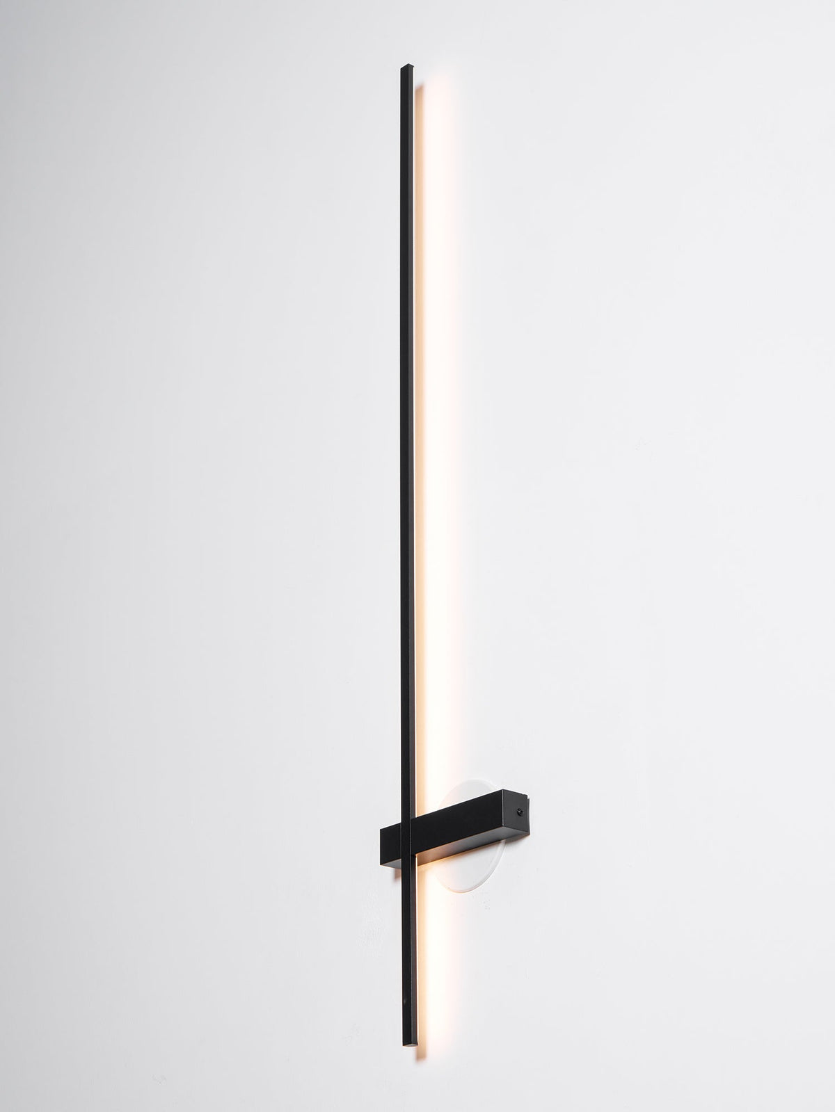 Adeline Linear Rechargeable Wall Sconce – Modern LED Vanity Light