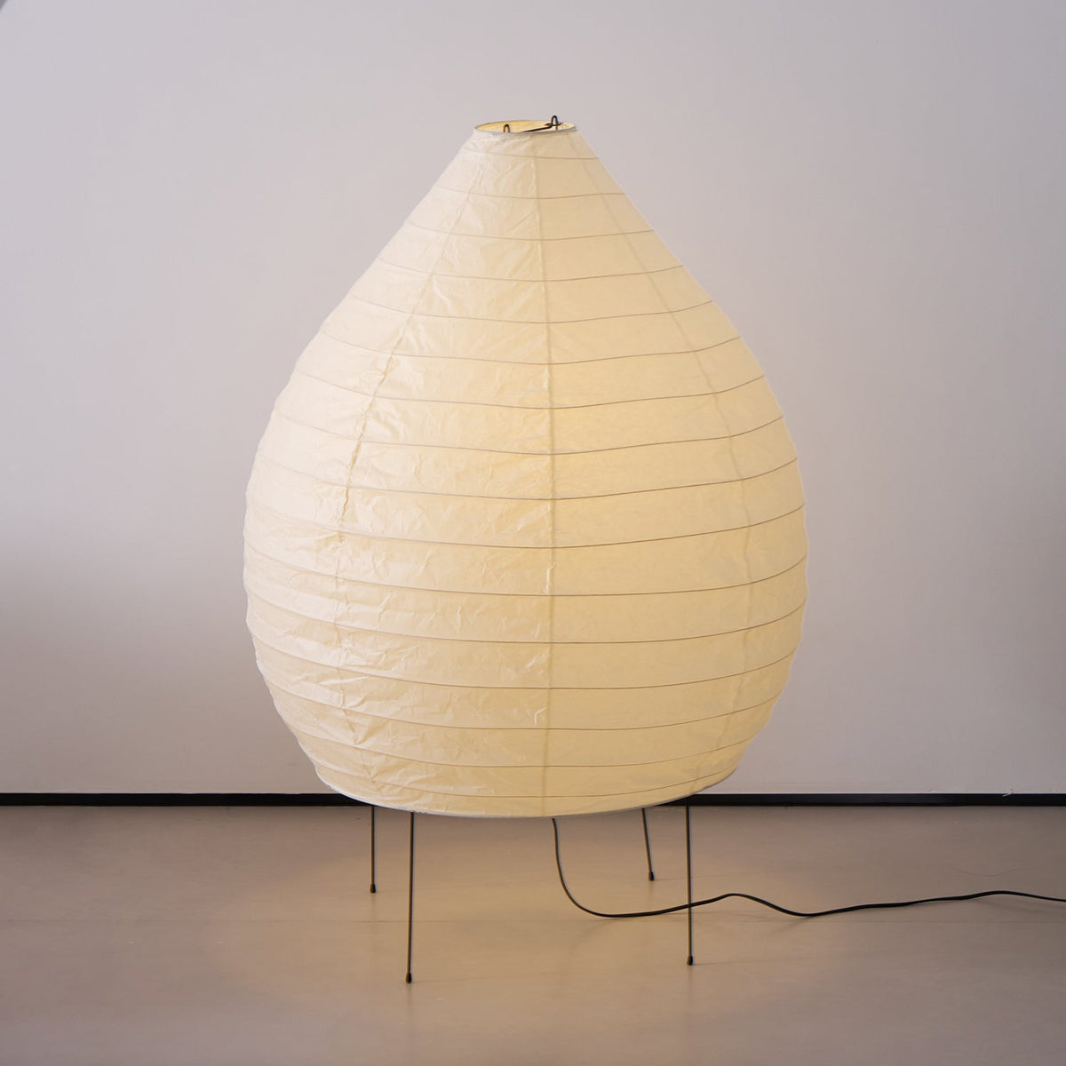 Washi Paper Floor Lamp – Handcrafted Rice Paper Lantern for Modern Interiors