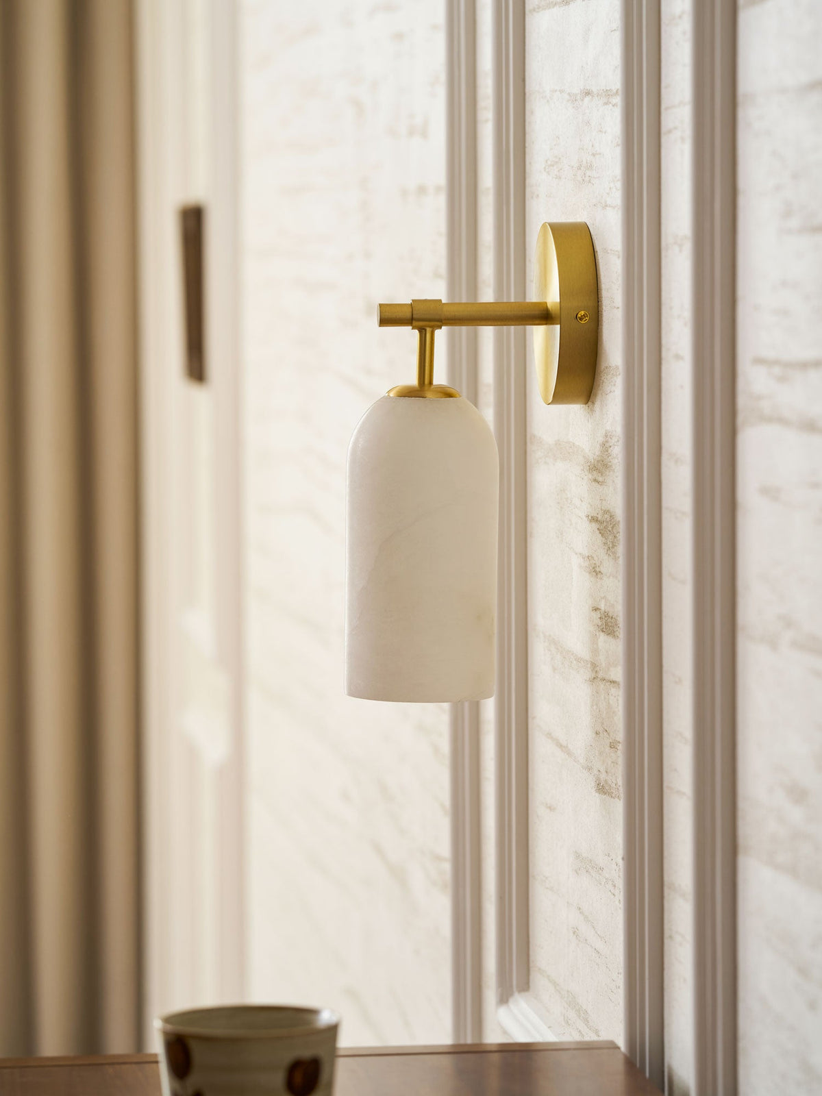 Pillar Alabaster Wall Sconce – Natural Stone, Brushed Gold Accent