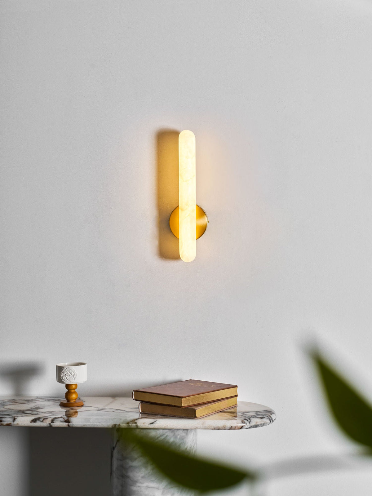 Alabaster Rod Wall Sconce in Brass – Modern Minimalist Lighting