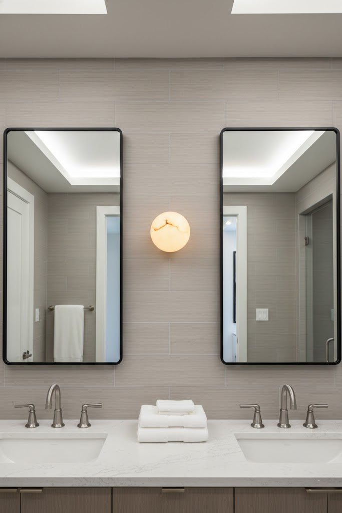 planette-alabaster-wall-lamp