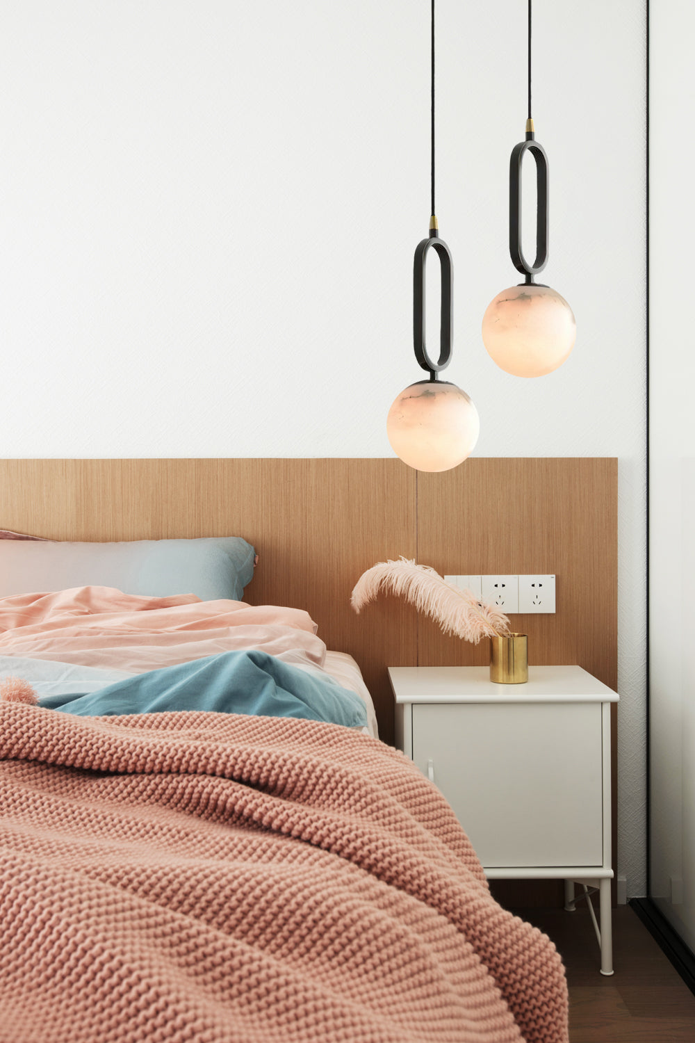 alabaster-ball-pendant-lamp