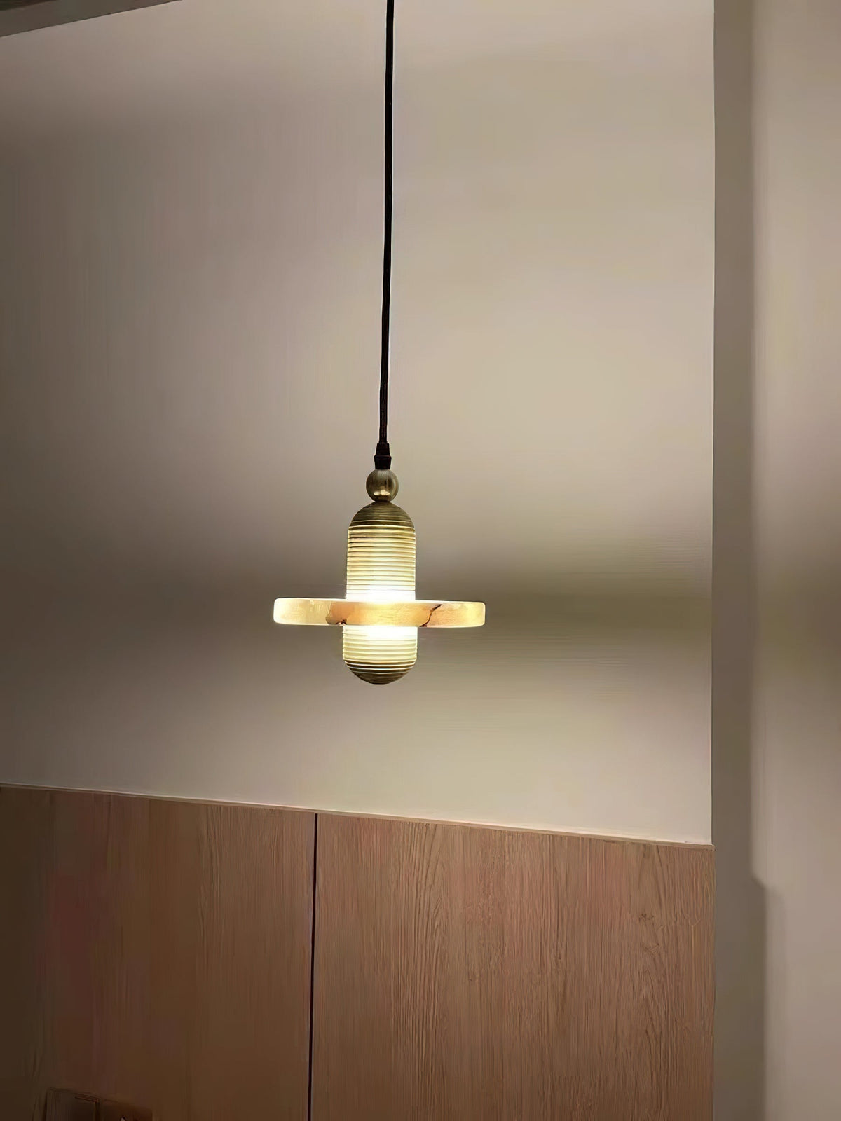 alabaster-comet-pendant-lamp