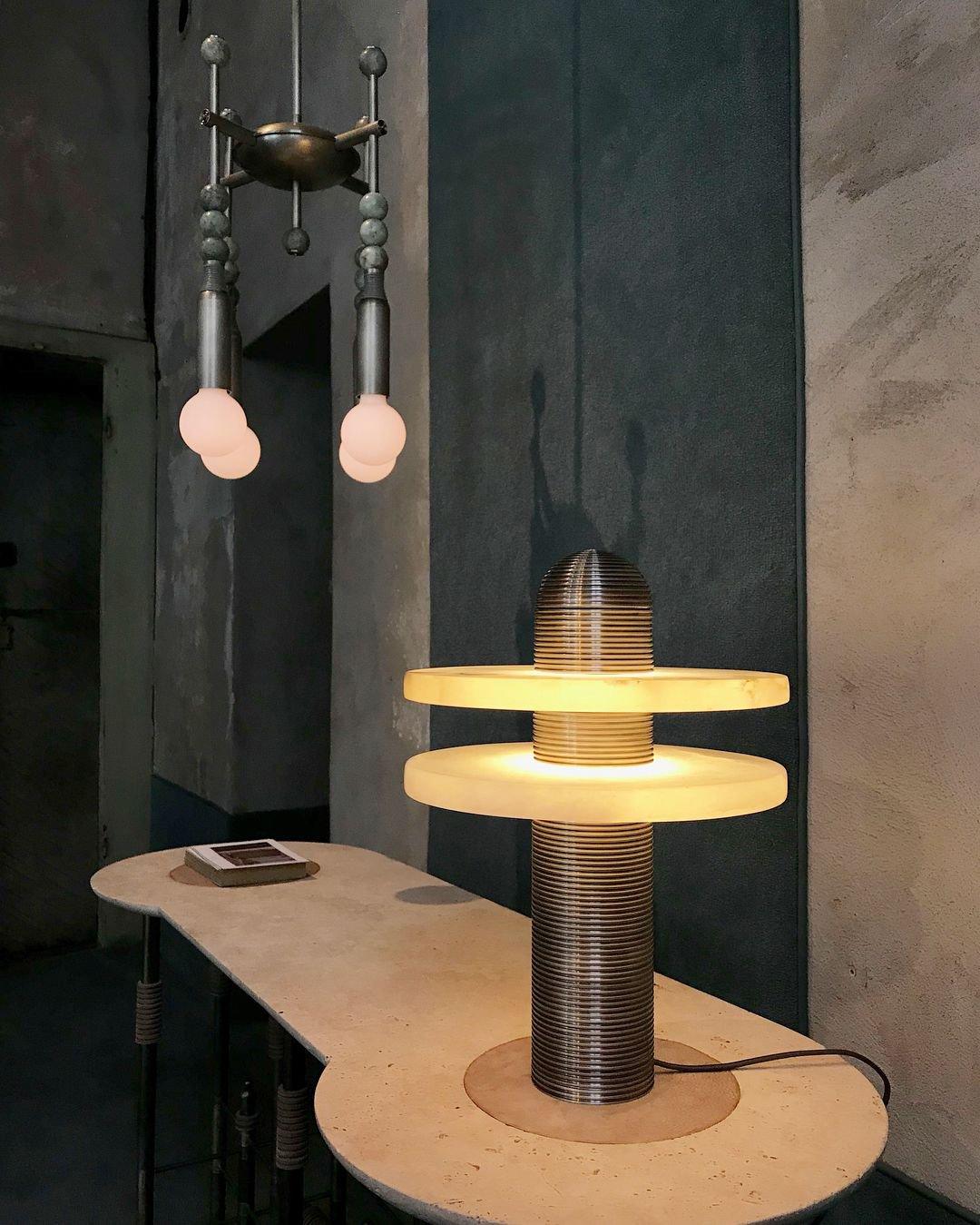 alabaster-comet-table-lamp