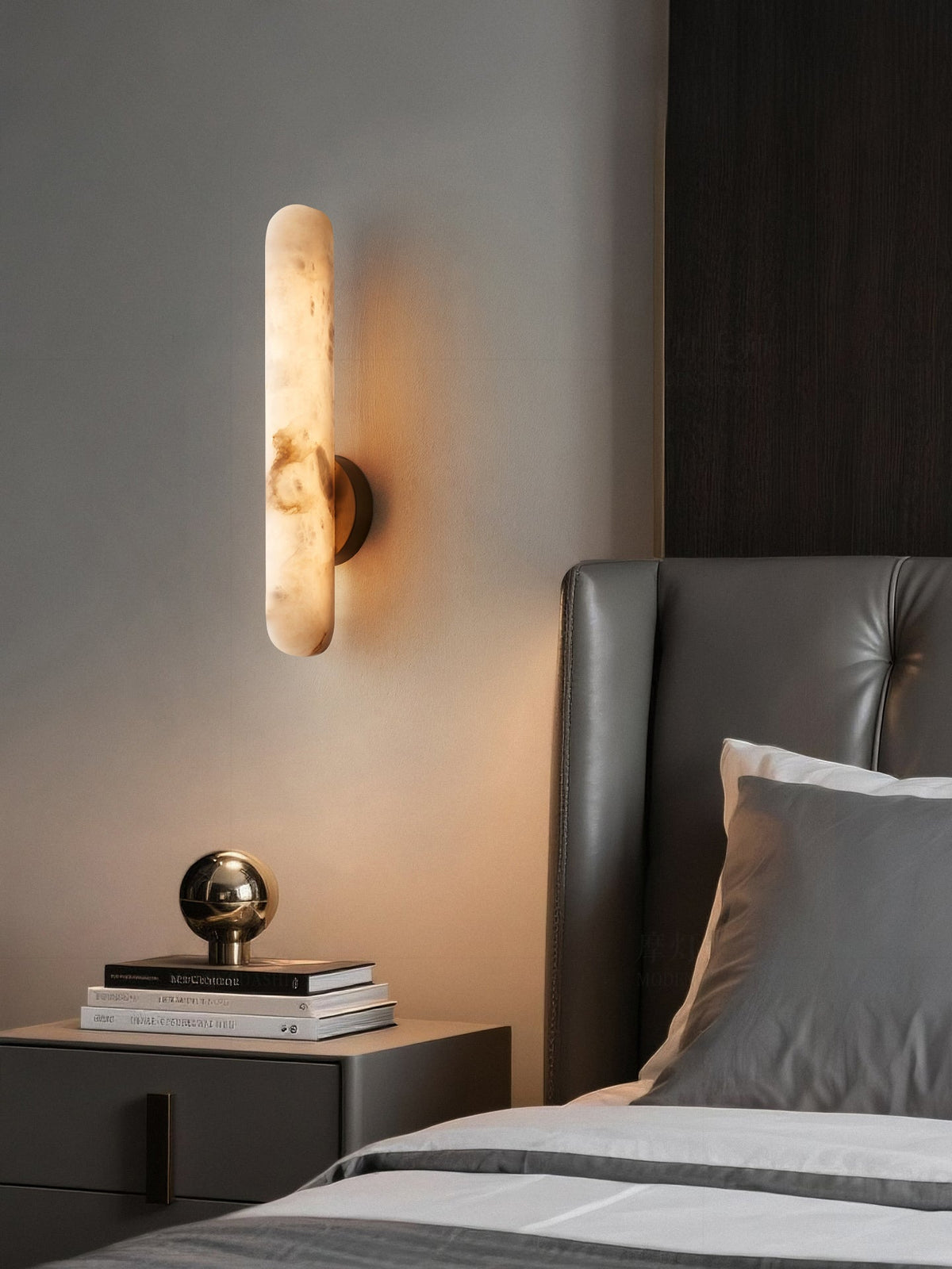 Alabaster Rod Wall Sconce in Brass – Modern Minimalist Lighting