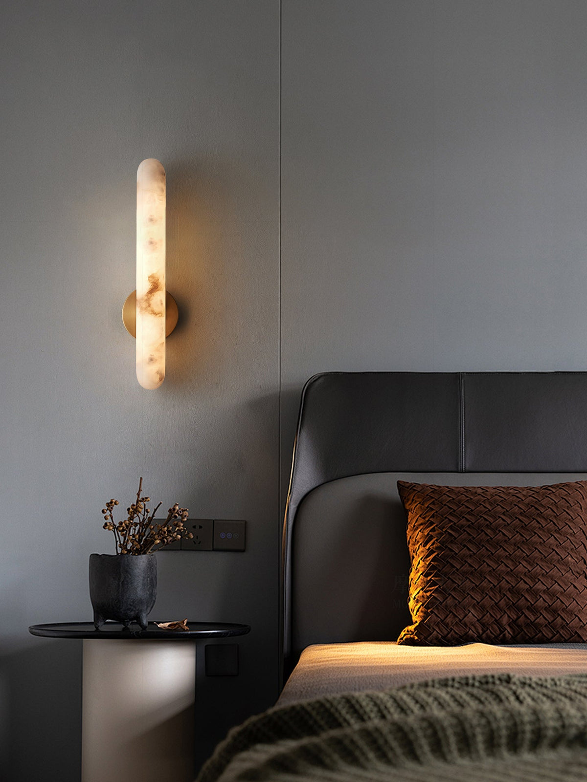 Alabaster Rod Wall Sconce in Brass – Modern Minimalist Lighting