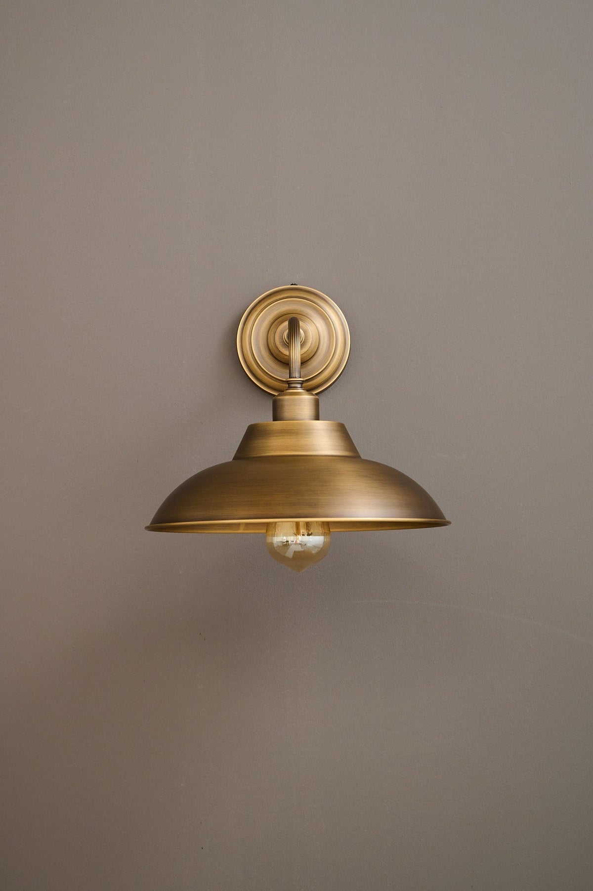 aldorno-wall-lamp
