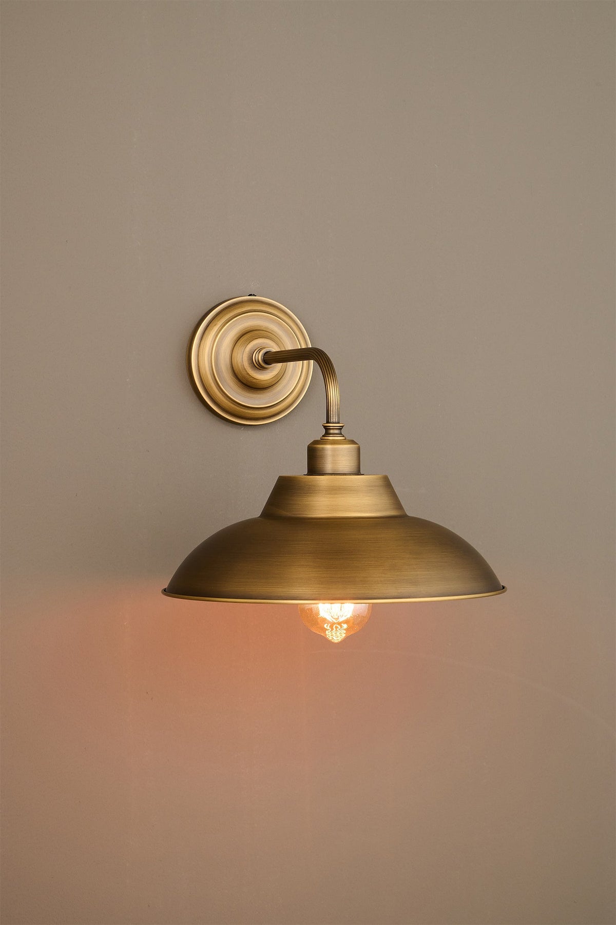 aldorno-wall-lamp