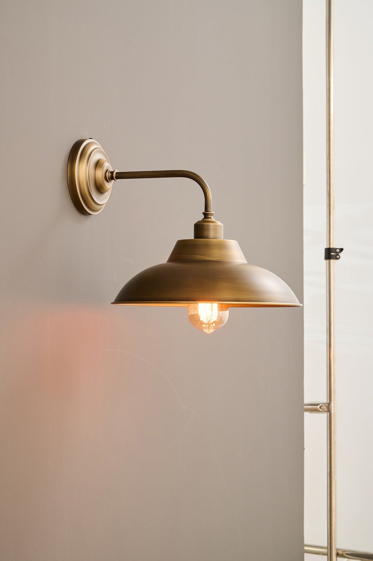 aldorno-wall-lamp