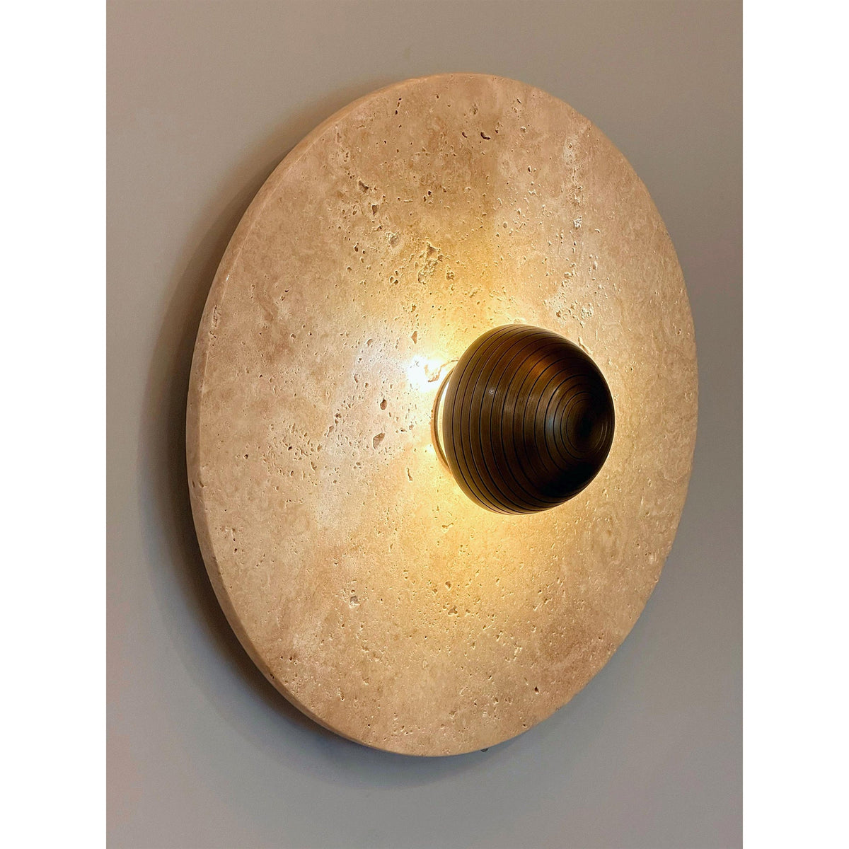 alese-travertine-wall-lamp