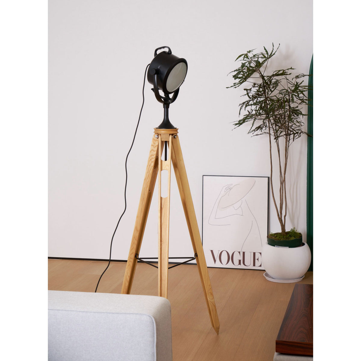 alfred-tripod-floor-lamp