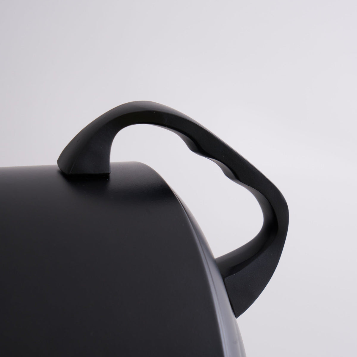 alfred-tripod-floor-lamp