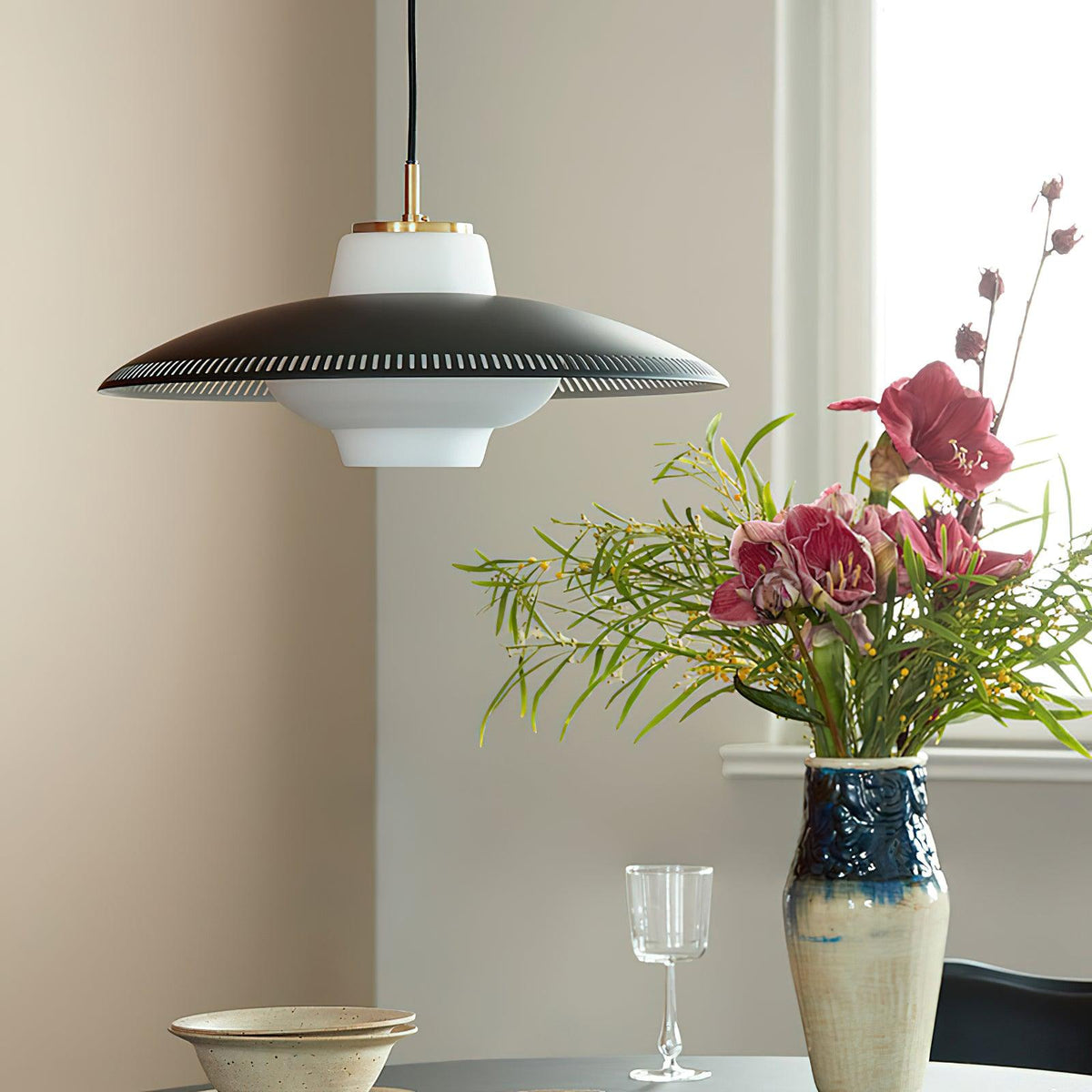 alien-frisbee-pendant-lamp