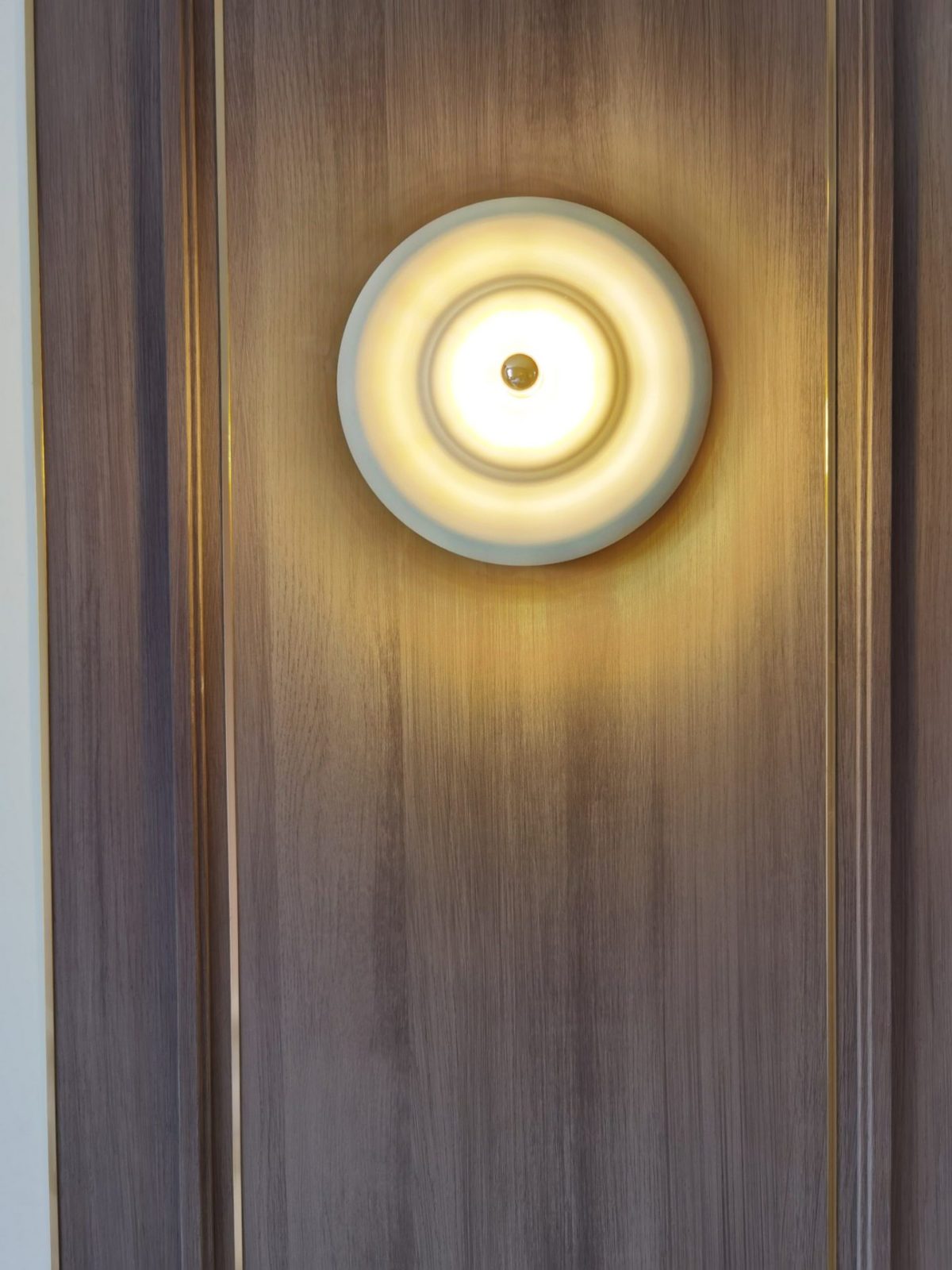 Alma Wall Lamp
