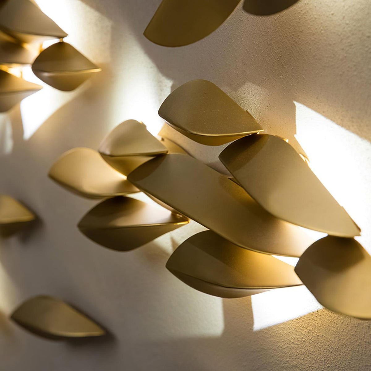 anodine-wall-lamp