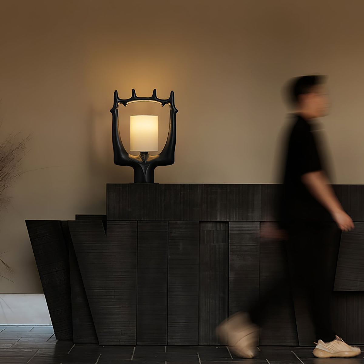 antler-ring-table-lamp