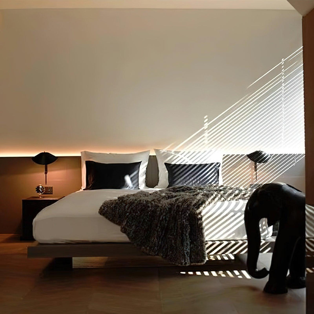 antony-wall-light