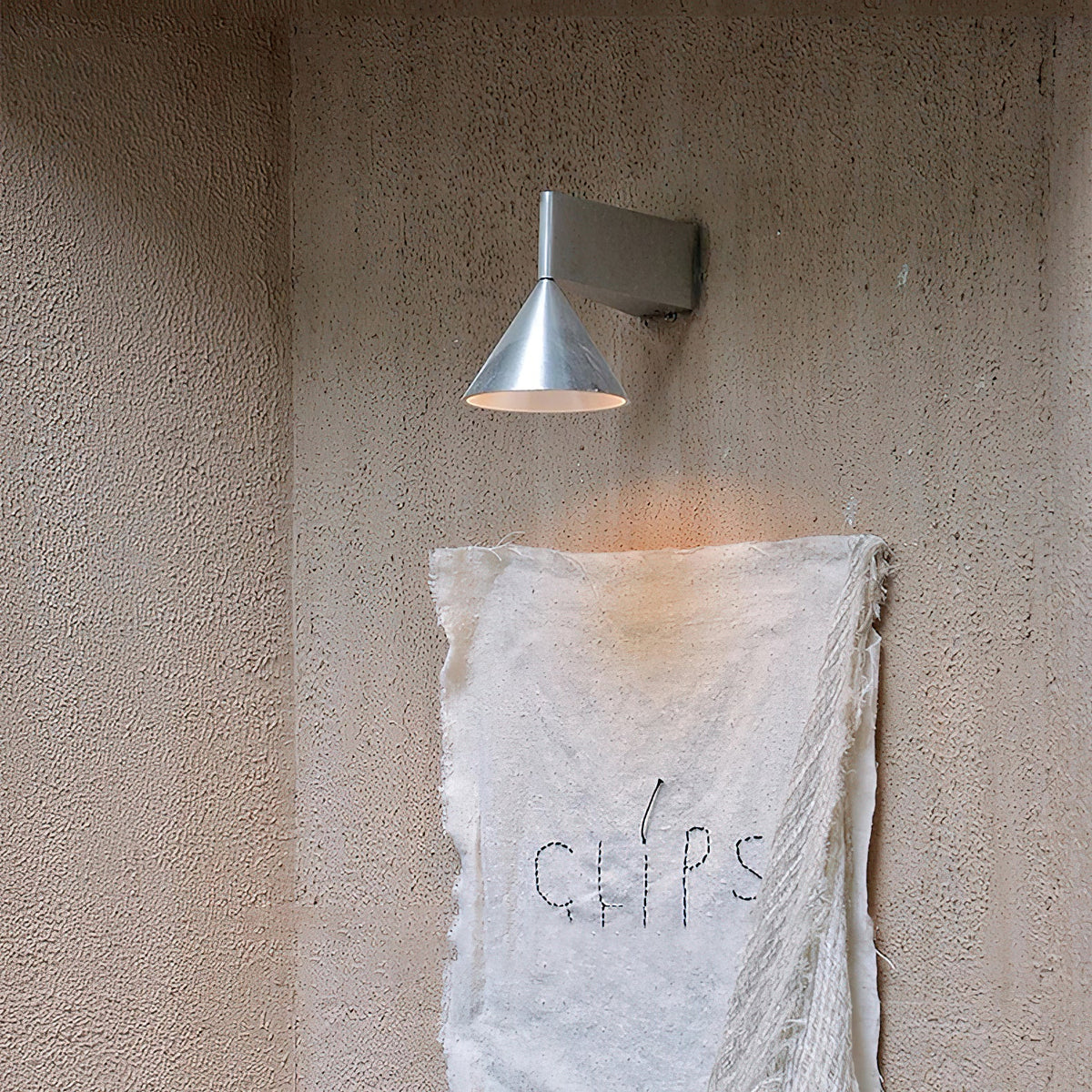 apollo-aluminum-wall-lamp