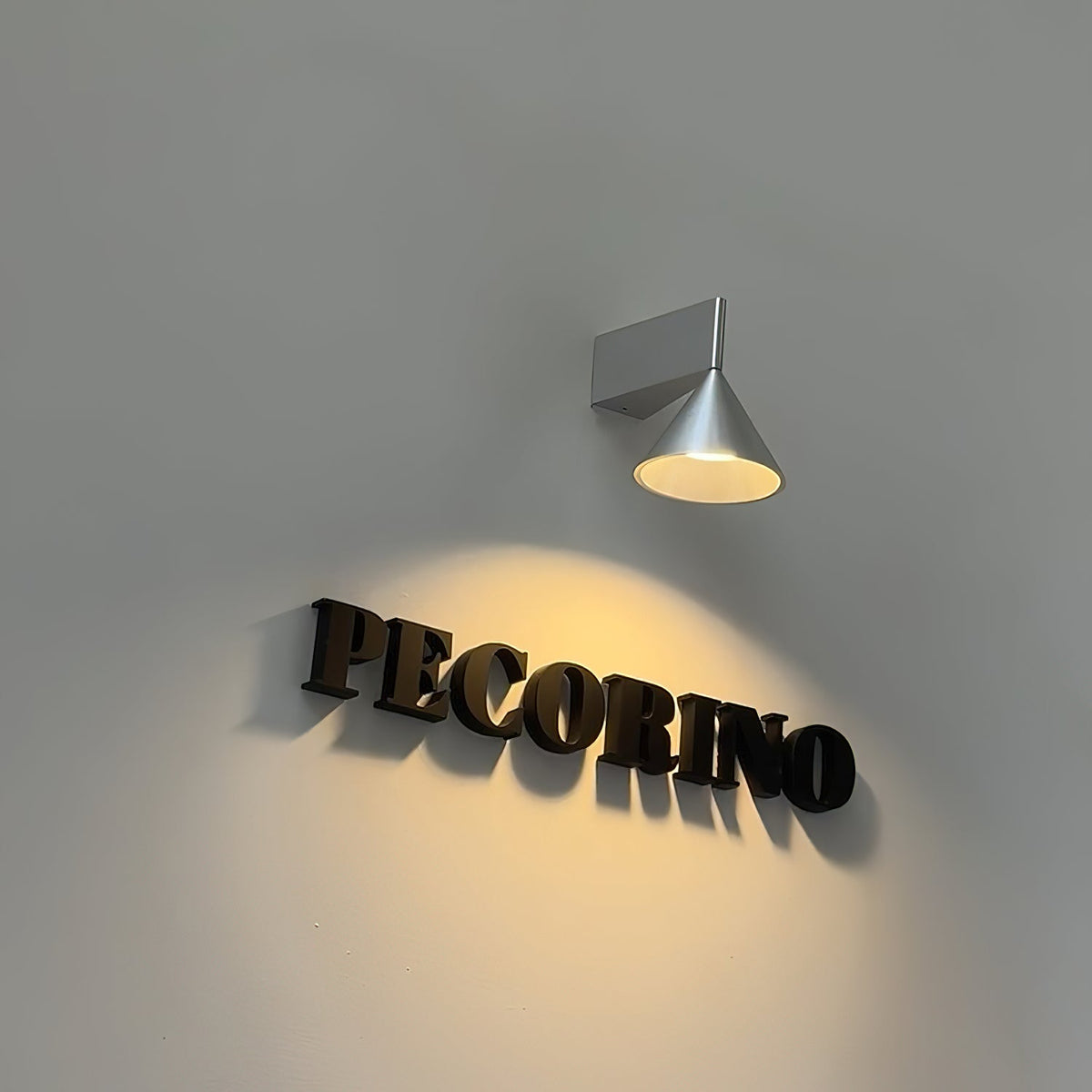 apollo-aluminum-wall-lamp