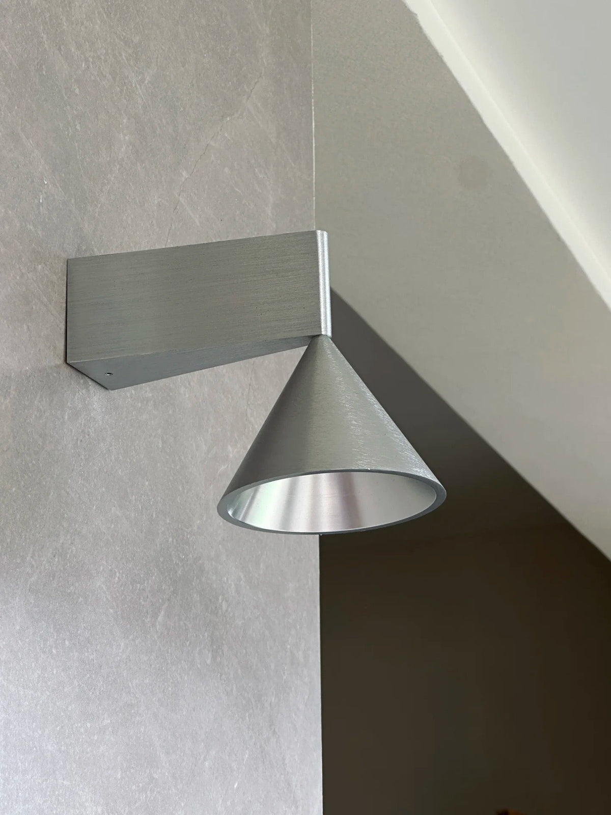 apollo-aluminum-wall-lamp