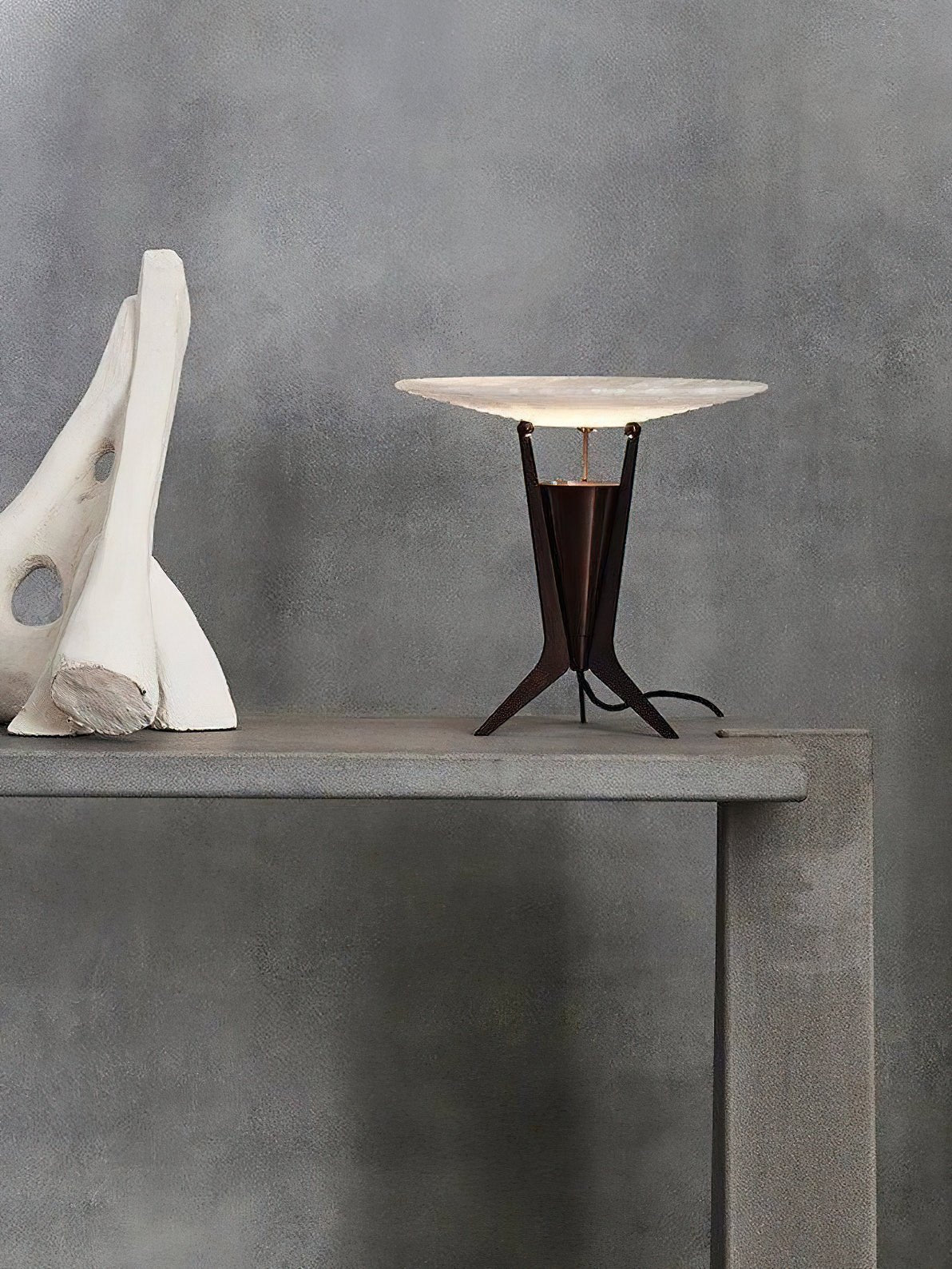 Aragon Alabaster Table Lamp – Sculptural LED Accent Light for Modern Interiors