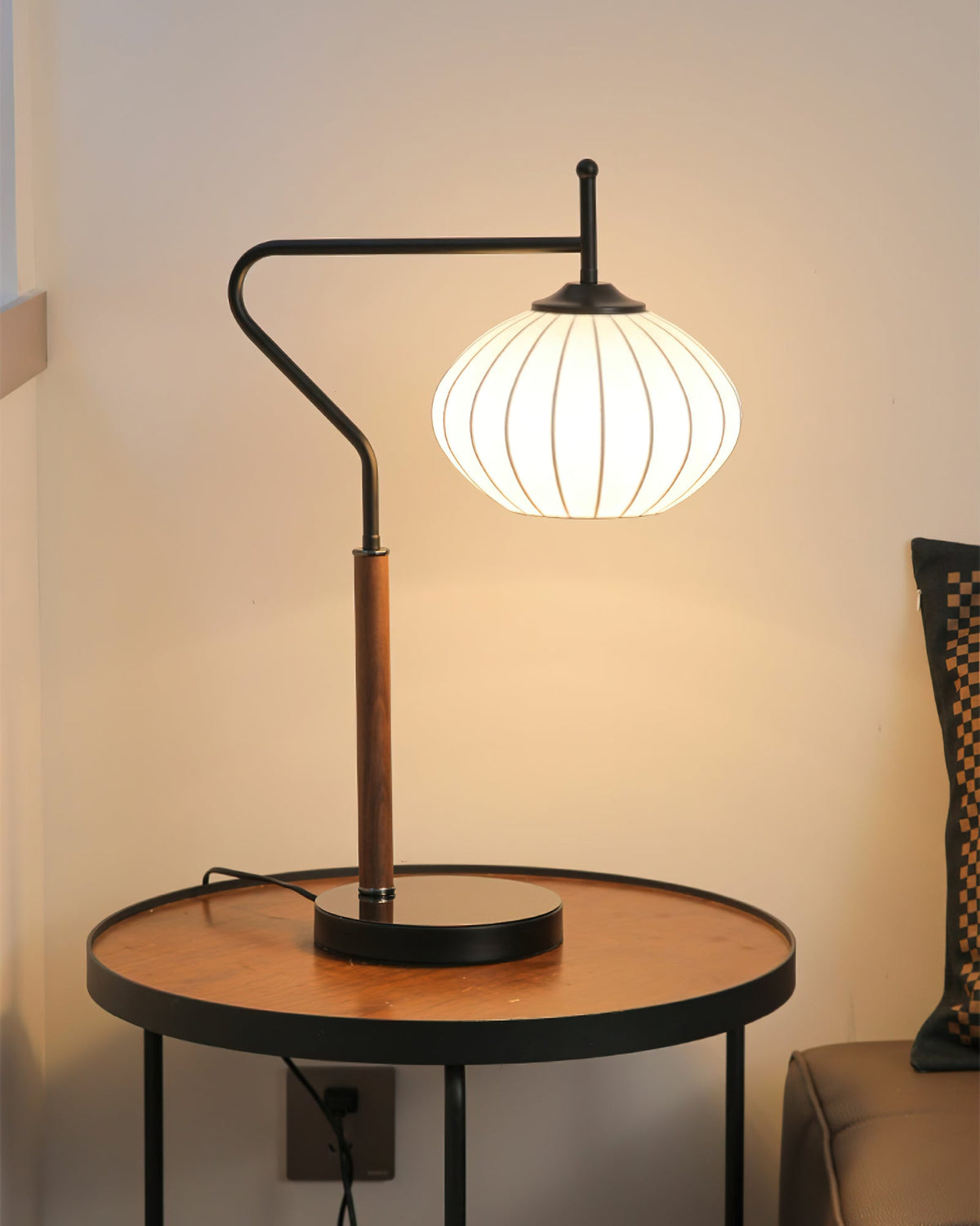 arc-sphere-table-lamp