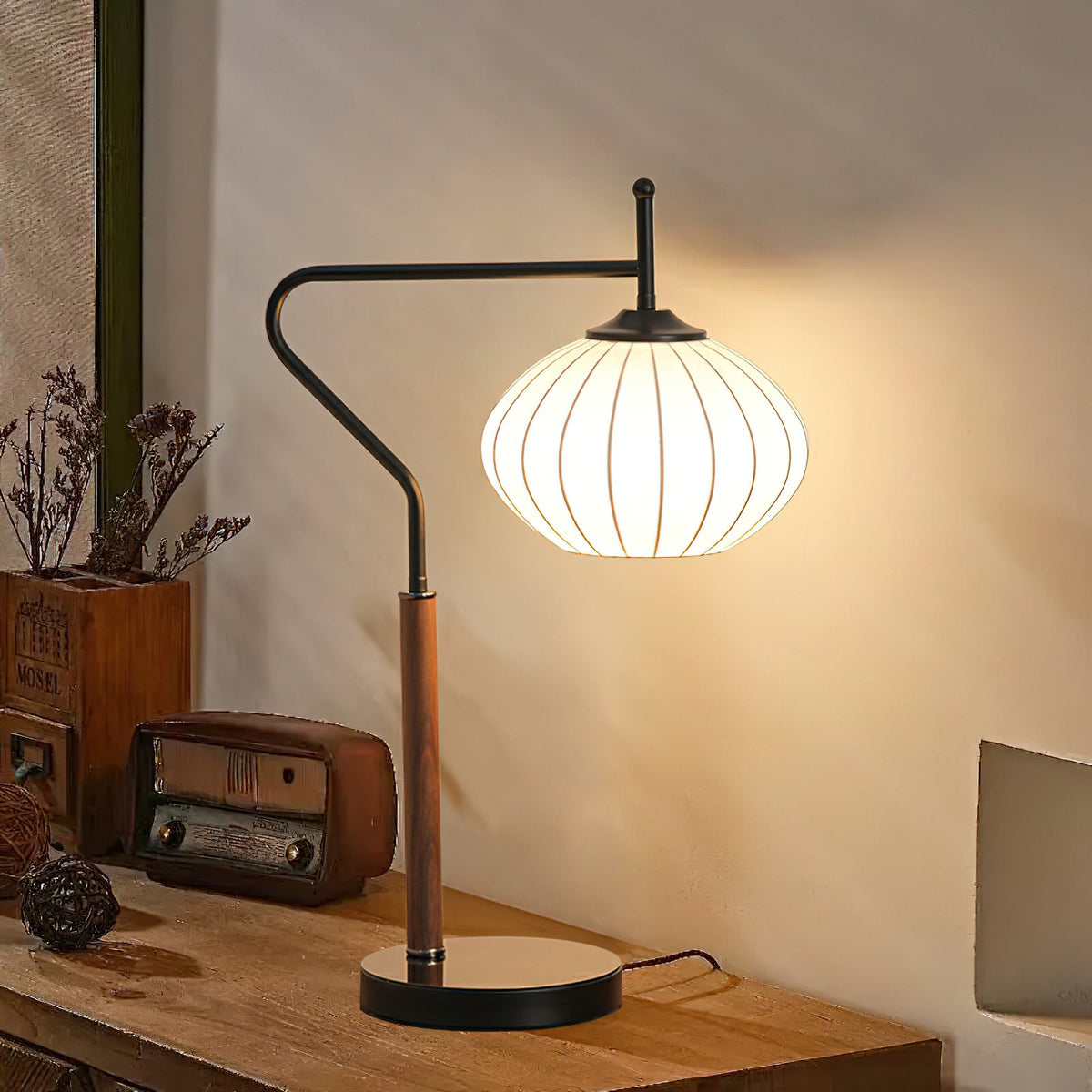 arc-sphere-table-lamp