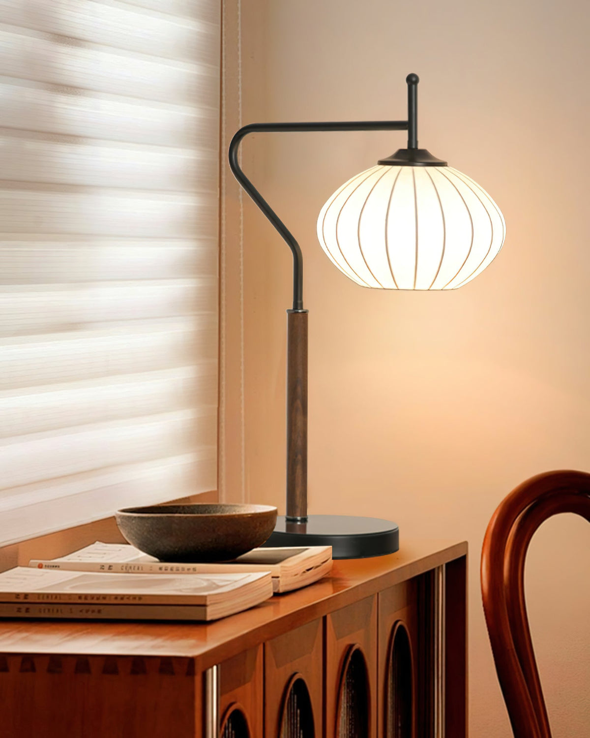 arc-sphere-table-lamp