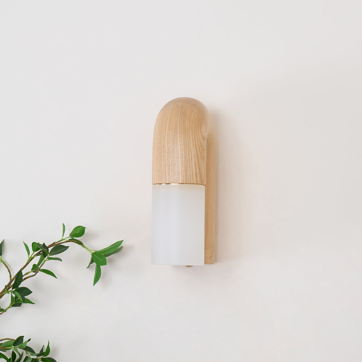 arcus-wood-wall-lamp