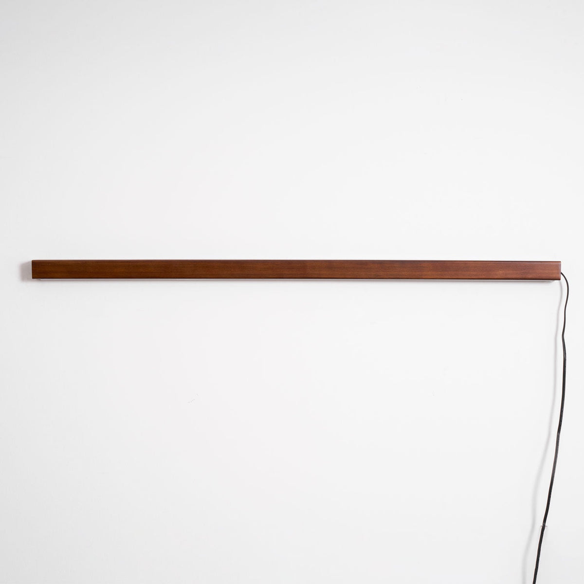 Arlo Wooden LED Wall Sconce – Plug-In Linear Light for Modern Interiors