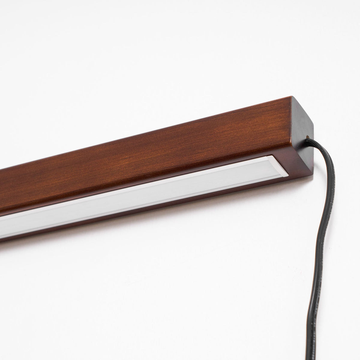 Arlo Wooden LED Wall Sconce – Plug-In Linear Light for Modern Interiors