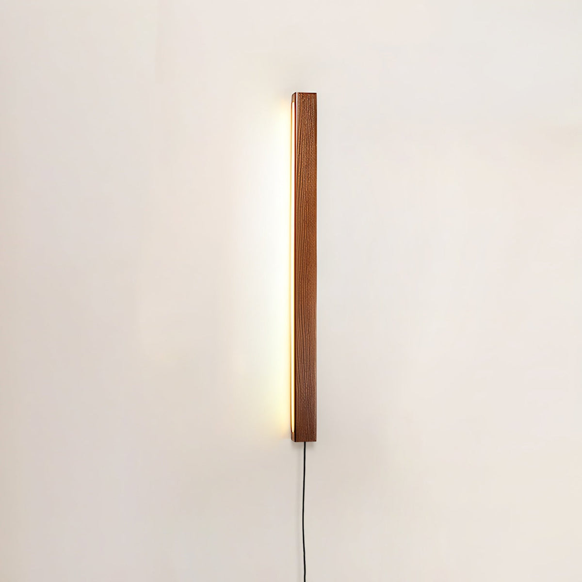 Arlo Wooden LED Wall Sconce – Plug-In Linear Light for Modern Interiors