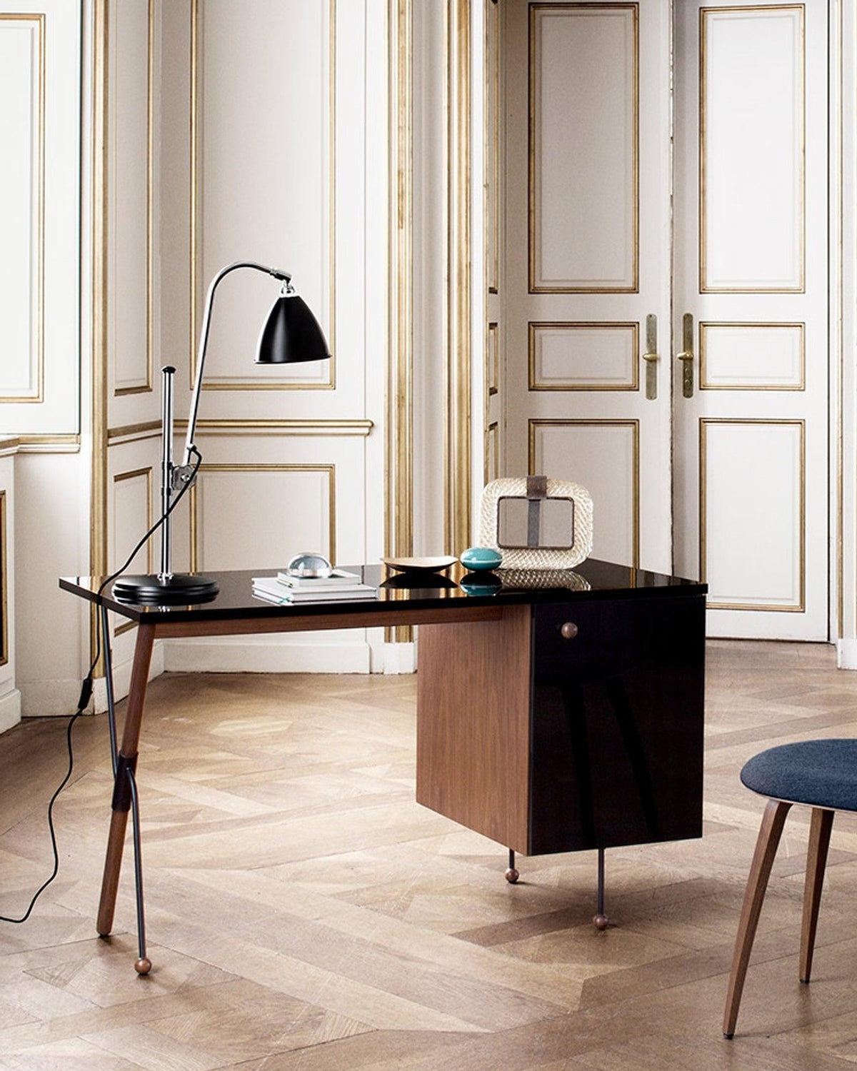 arms-table-lamp