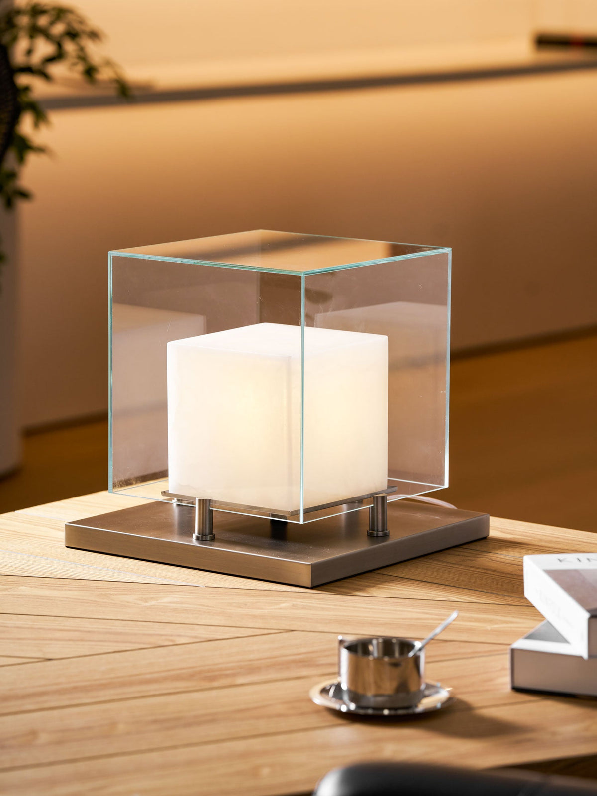 Arqra Alabaster Table Lamp – Sculptural LED Accent Light for Modern Interiors