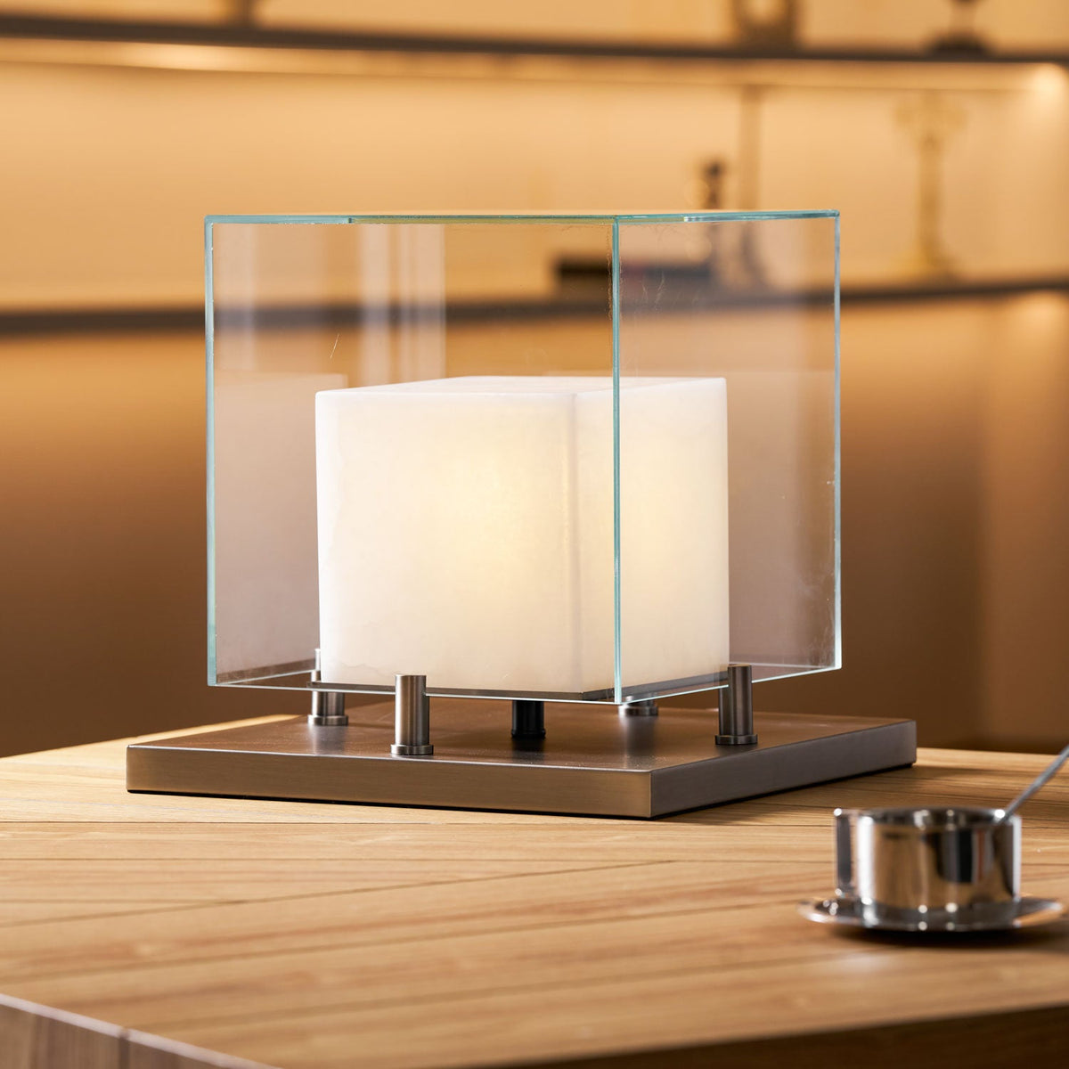 Arqra Alabaster Table Lamp – Sculptural LED Accent Light for Modern Interiors
