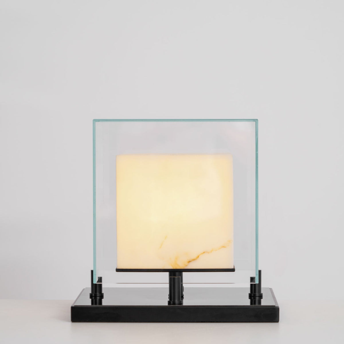 Arqra Alabaster Table Lamp – Sculptural LED Accent Light for Modern Interiors