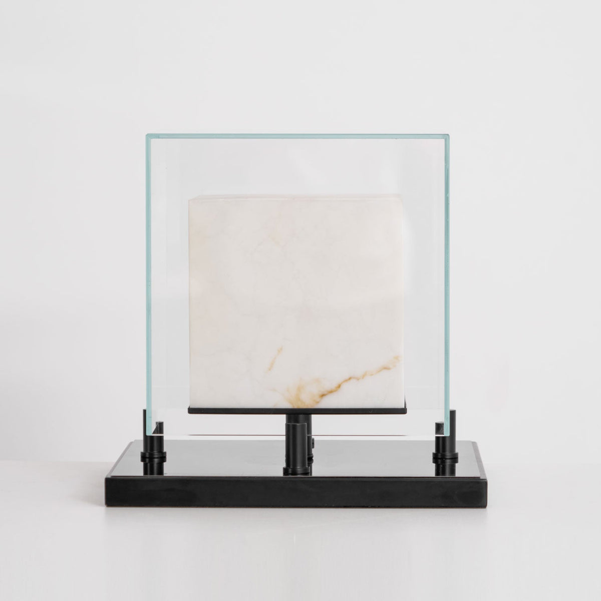 Arqra Alabaster Table Lamp – Sculptural LED Accent Light for Modern Interiors