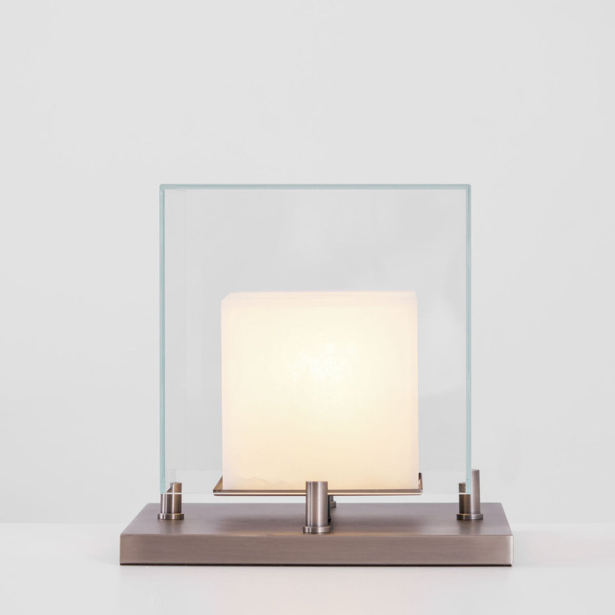 Arqra Alabaster Table Lamp – Sculptural LED Accent Light for Modern Interiors
