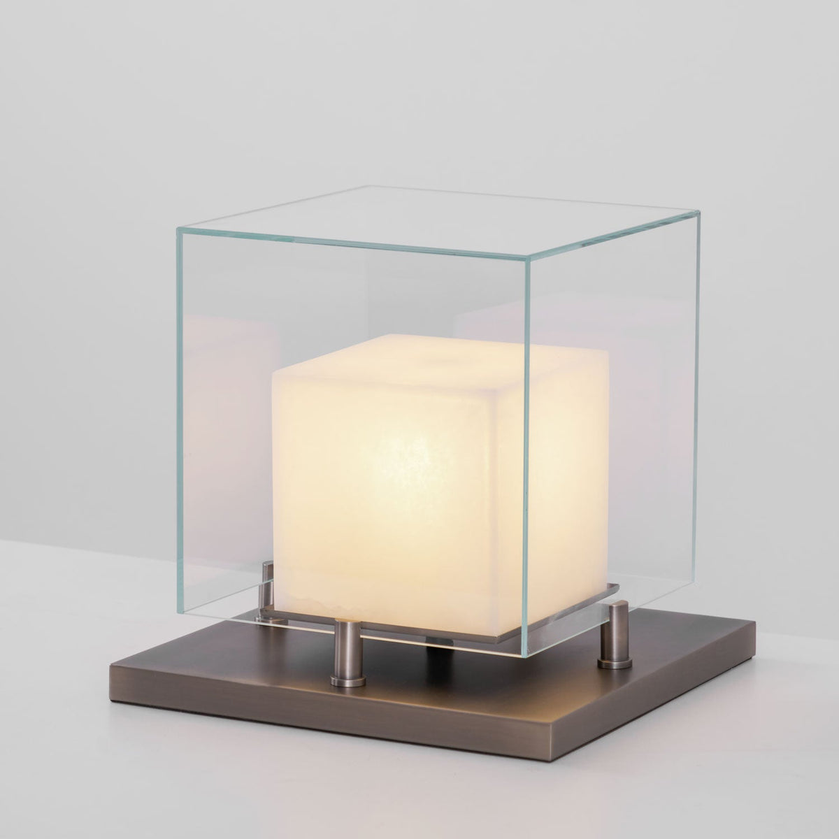 Arqra Alabaster Table Lamp – Sculptural LED Accent Light for Modern Interiors