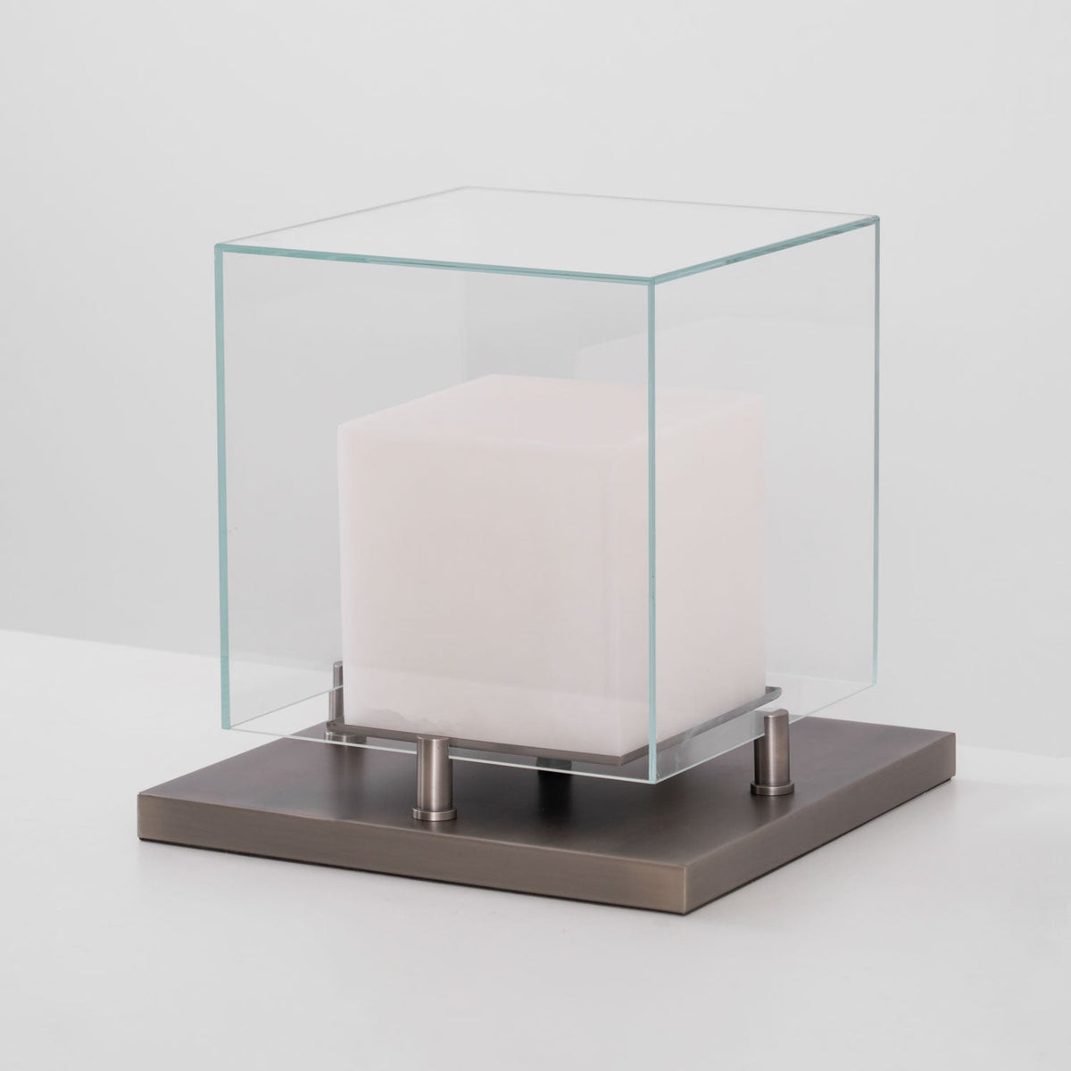 Arqra Alabaster Table Lamp – Sculptural LED Accent Light for Modern Interiors