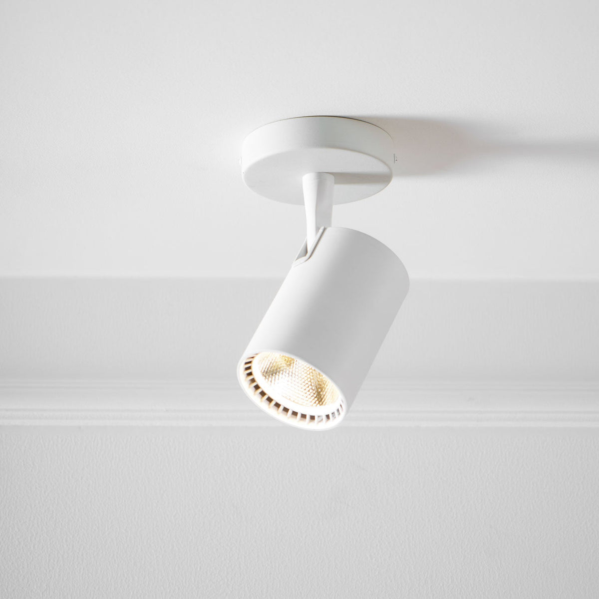 Calla Beam Spotlight – Modern Architectural LED Ceiling Spotlight