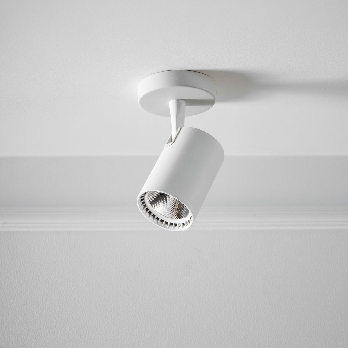 Calla Beam Spotlight – Modern Architectural LED Ceiling Spotlight