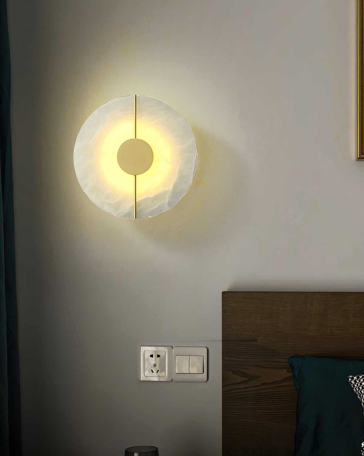 artistic-alabaster-wall-lamp