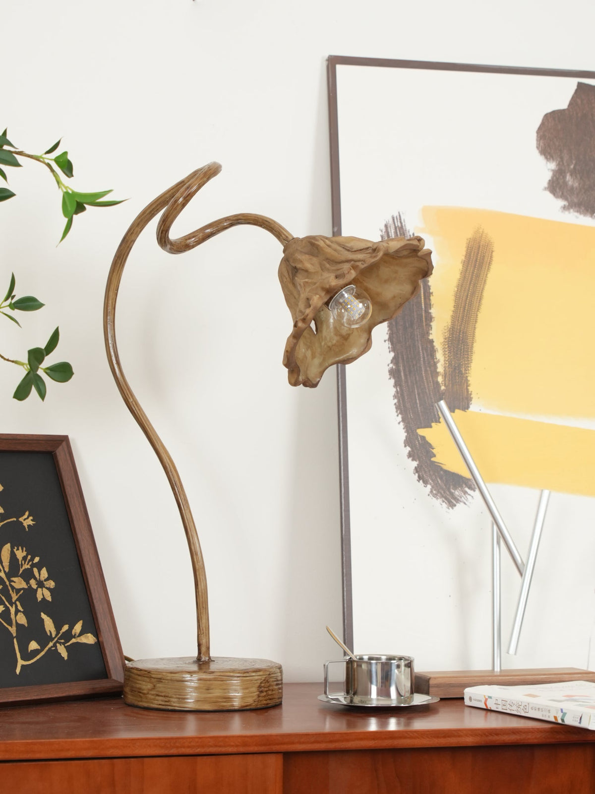 Lotus Leaf Resin Table Lamp with Warm Ambient Glow for Bedside and Living Room