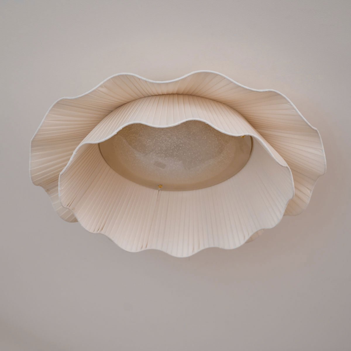 Arwen Fabric Wave Ceiling Light – Modern Flush Mount with Brass Accents