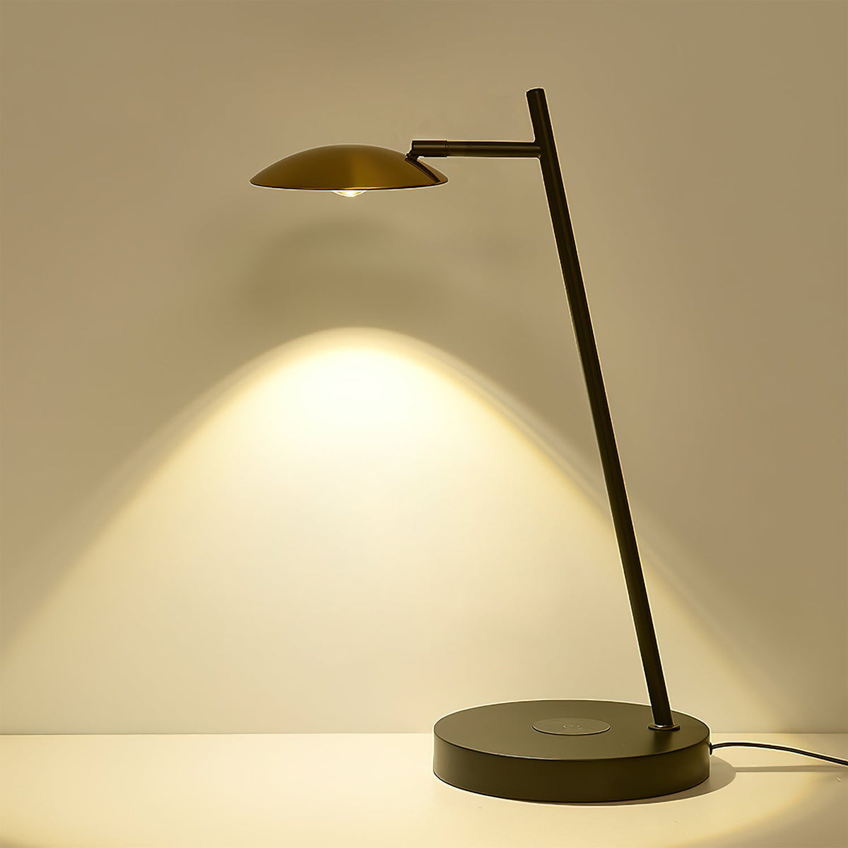 astra-halo-table-lamp