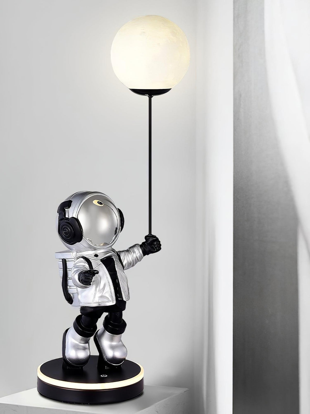 Astronaut And Planet Lamp