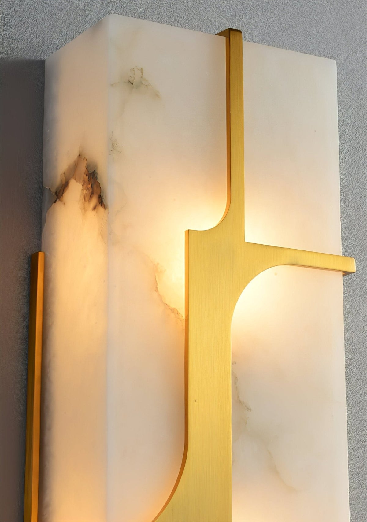 Aurevon Alabaster Wall Sconce in Brushed Brass – Modern Luxury Lighting