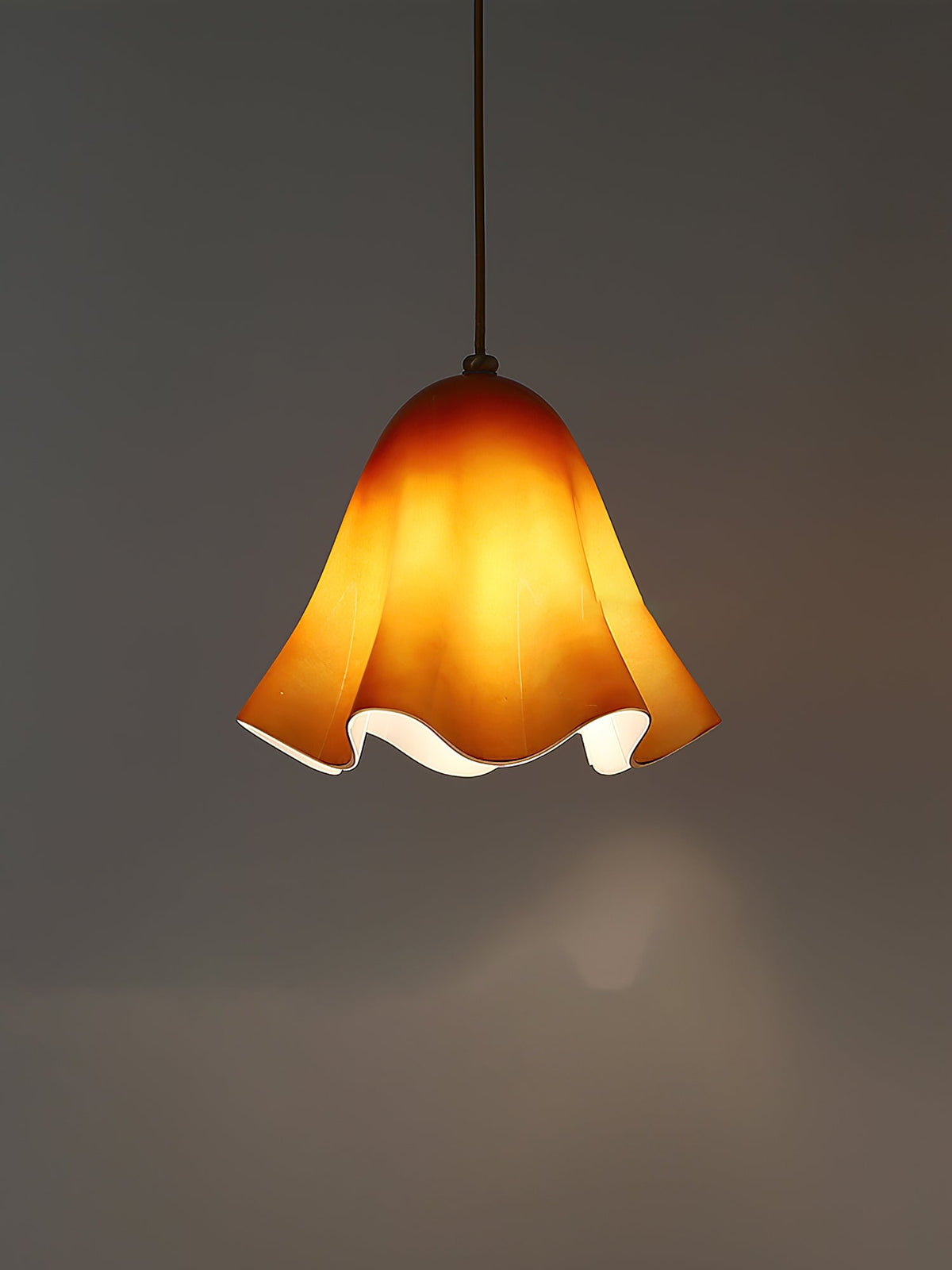 Vera Bloom Pendant Lamp – Sculptural Glass Chandelier in Gradient Hues