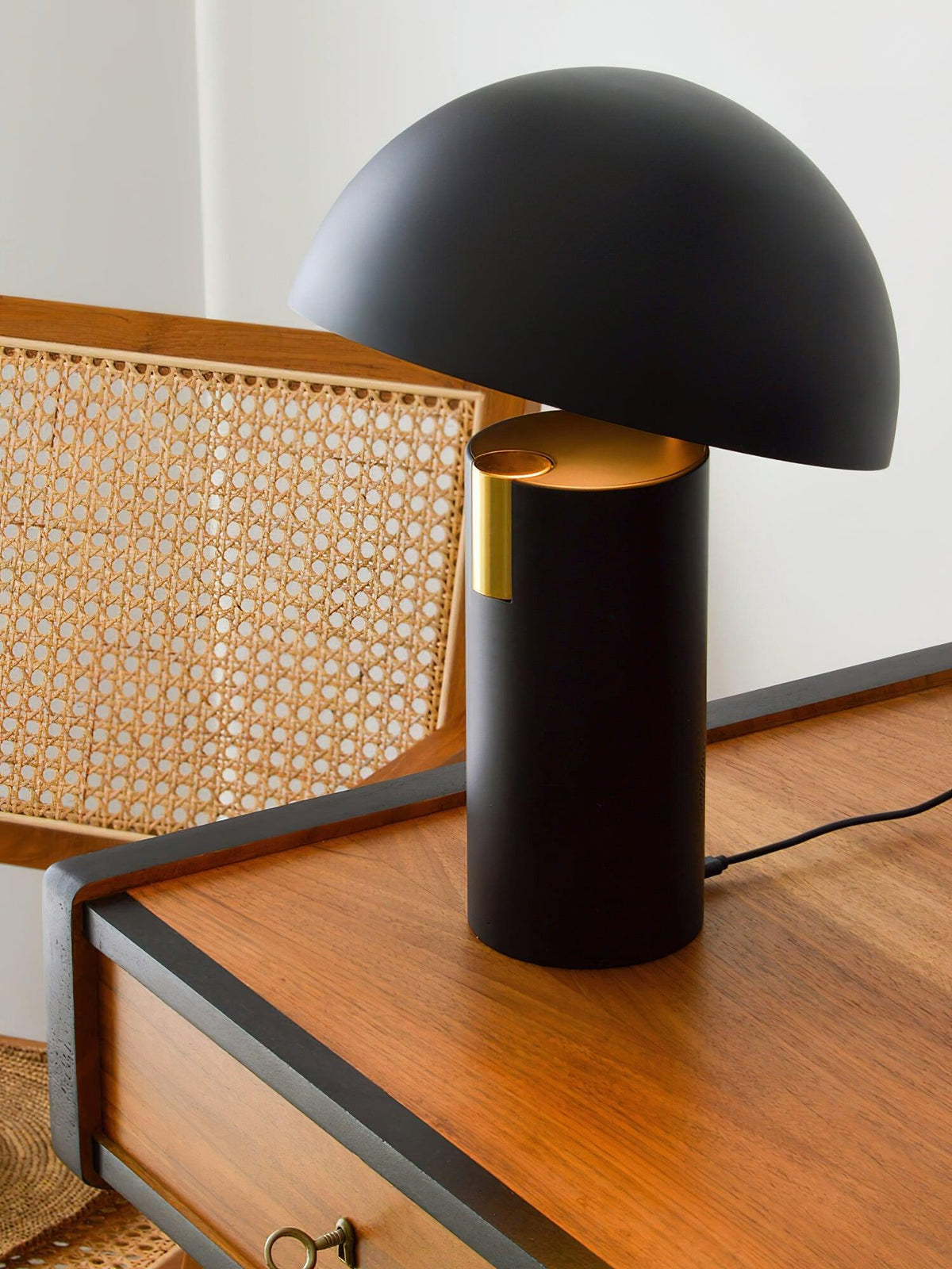 avo-table-lamp